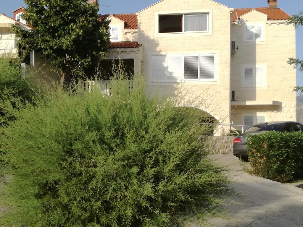 Apartments Suton Mokosica Bagian luar foto
